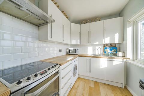 2 bedroom flat to rent, Alexandra Park Road Muswell Hill N10