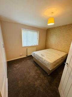 3 bedroom end of terrace house to rent, Chartley Road, West Bromwich, B71