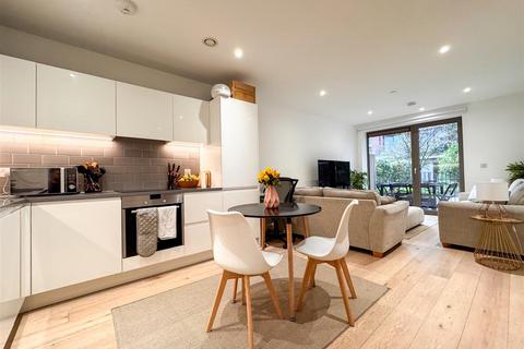2 bedroom apartment for sale, Royal Crest Avenue, London, E16