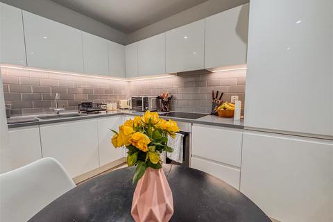 2 bedroom apartment for sale, Royal Crest Avenue, London, E16