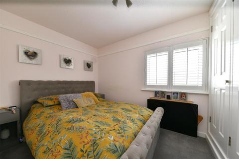 30 Edmonds Drive, Stevenage, SG2 9TH