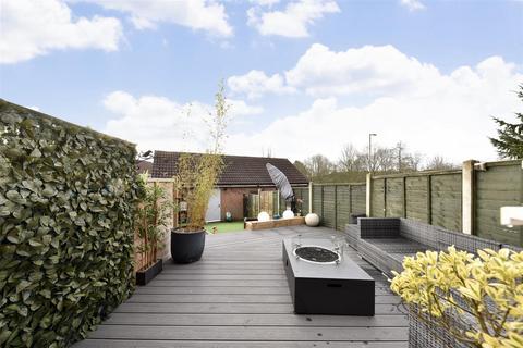 30 Edmonds Drive, Stevenage, SG2 9TH