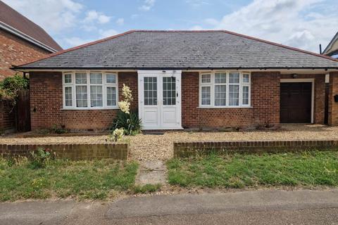 3 bedroom bungalow to rent, Lower Gower Road, Royston,