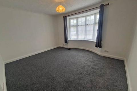 3 bedroom bungalow to rent, Lower Gower Road, Royston,