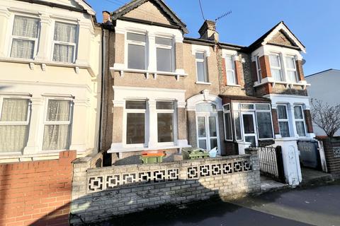 4 bedroom terraced house to rent, Altmore Avenue, London, E6