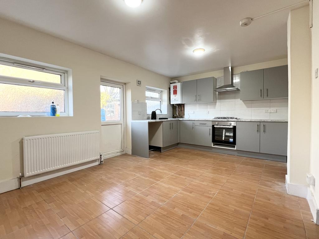 House in East Ham - View 3