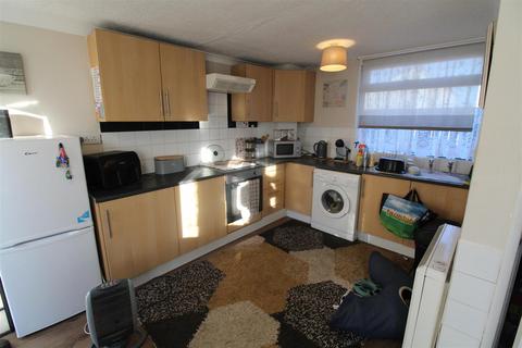 2 bedroom terraced house to rent, Cadeleigh Close, Bransholme