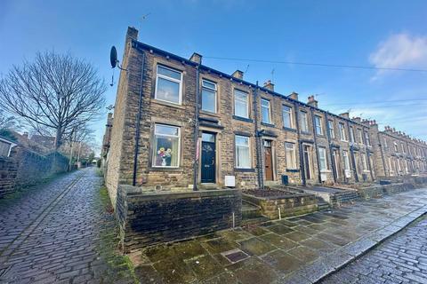 3 bedroom terraced house for sale, Cheltenham Place, Halifax