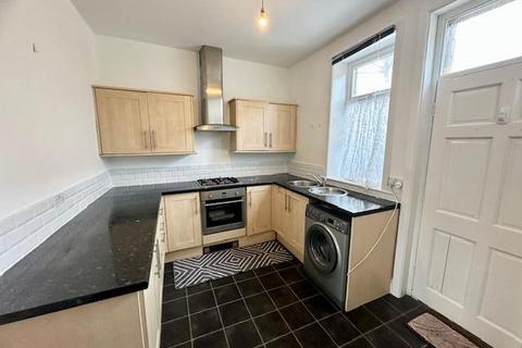 3 bedroom terraced house for sale, Cheltenham Place, Halifax