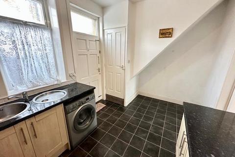 3 bedroom terraced house for sale, Cheltenham Place, Halifax