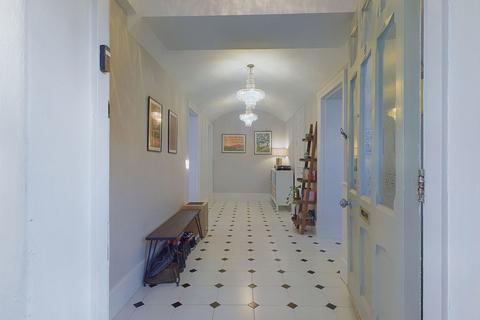 2 bedroom flat for sale, Grand Avenue, Hove, BN3 2LF