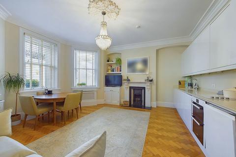 2 bedroom flat for sale, Grand Avenue, Hove, BN3 2LF