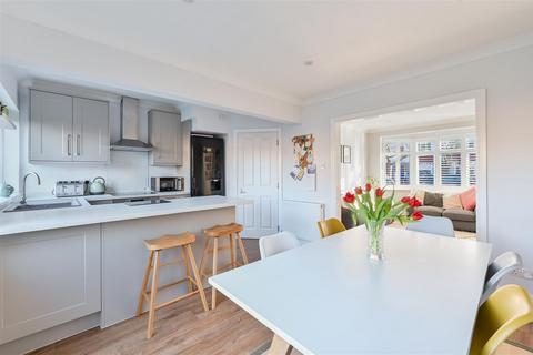34 Dirdene Gardens, Epsom, KT17 4AX