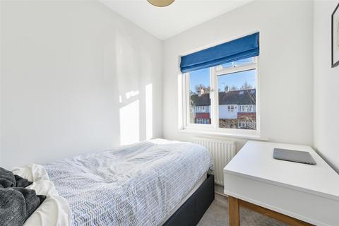 34 Dirdene Gardens, Epsom, KT17 4AX