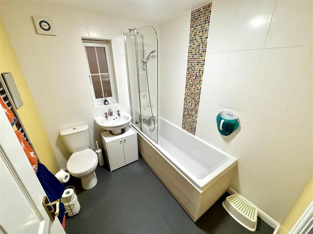 Family Bathroom/WC