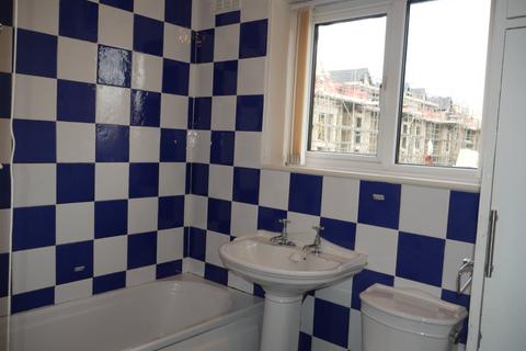 3 bedroom semi-detached house to rent, Kingsway, Bradford, West Yorkshire, BD2