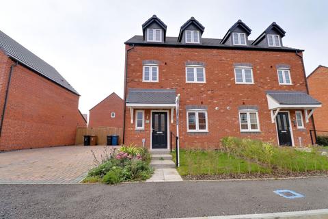 4 bedroom detached house to rent, Rugeley WS15