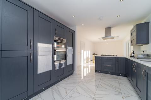 undefined, East Cairn View, Livingston EH54