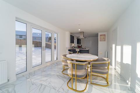 undefined, East Cairn View, Livingston EH54