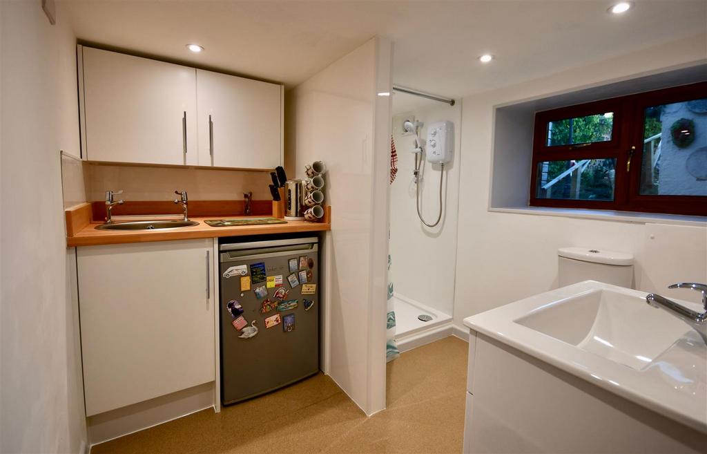 Kitchenette/shower