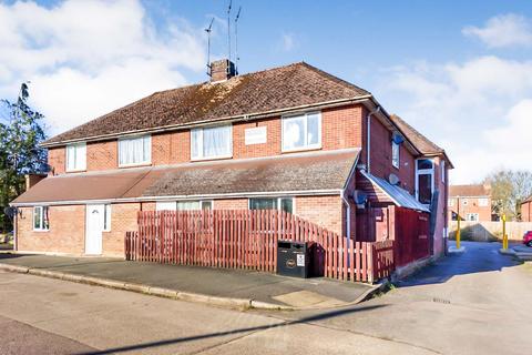 2 bedroom house to rent, The Fairway, Banbury OX16