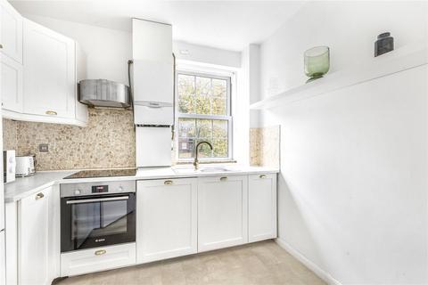 3 bedroom flat to rent, Sackville House, London, SW16