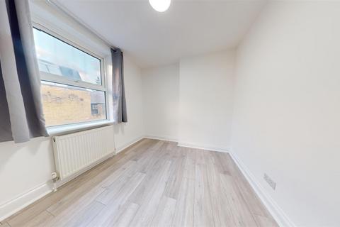 1 bedroom property to rent, 4 Oaklands Road, London NW2