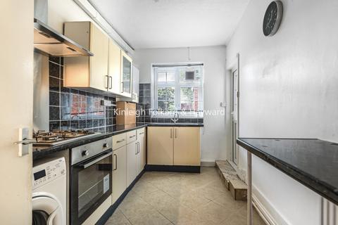 2 bedroom flat to rent, Garratt Lane London SW17