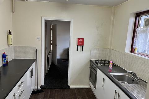 2 bedroom apartment to rent, Ashgrove Road, Ilford IG3