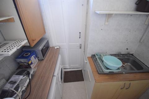 1 bedroom ground floor flat to rent, Montgomery Street, Cardiff