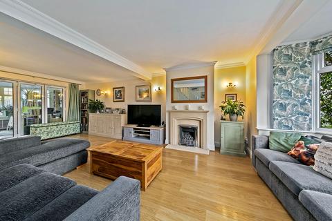 5 bedroom semi-detached house for sale, Runnymede Close, Twickenham