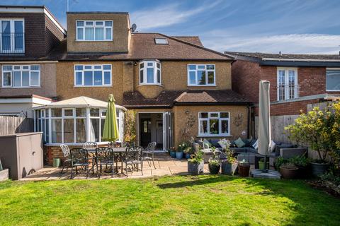 1 Runnymede Close, Twickenham, TW2 7BT