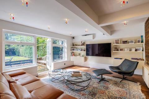 Far End Wyldes Close, London, NW11 7JB