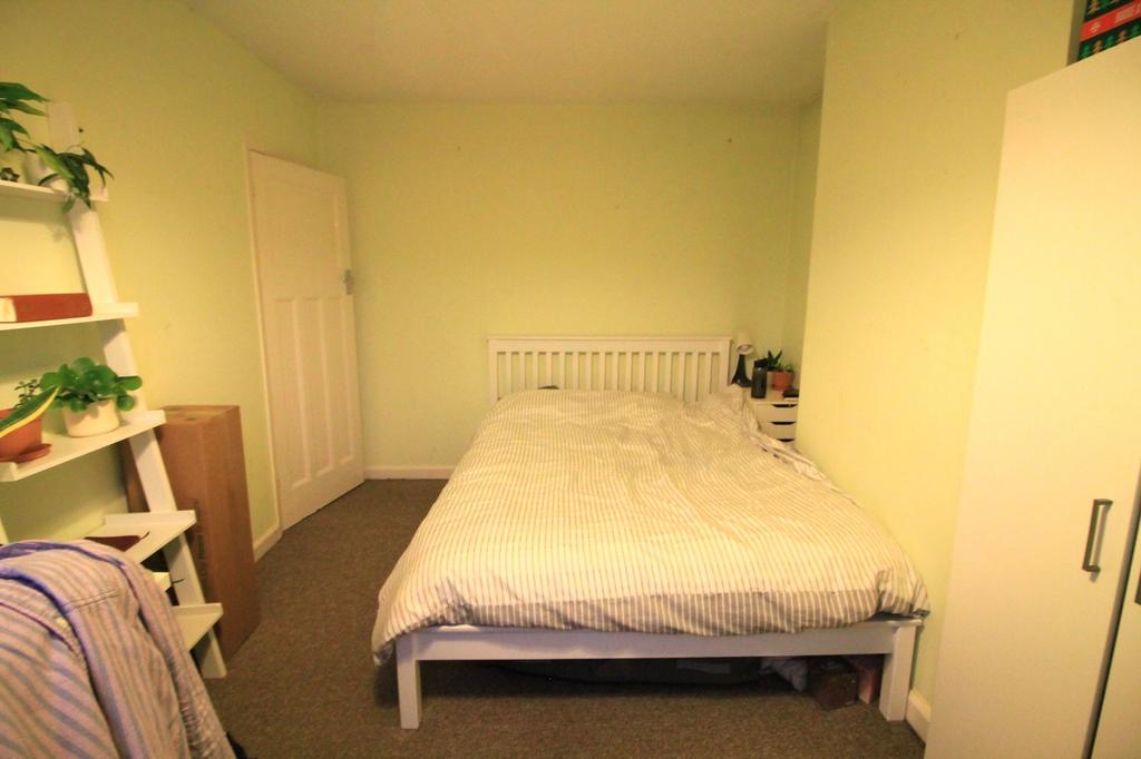 A cozy and inviting double bedroom, perfect for...