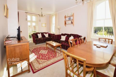 3 bedroom end of terrace house to rent, Park Place Arundel BN18