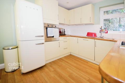 3 bedroom end of terrace house to rent, Park Place Arundel BN18