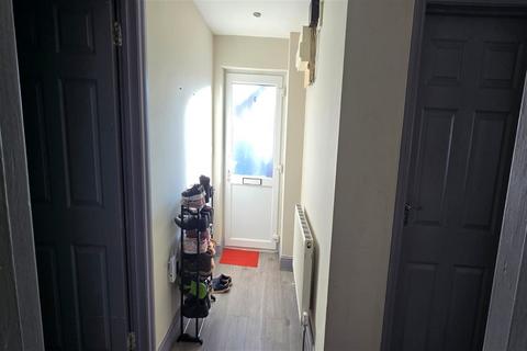 2 bedroom apartment to rent, Harrison House, Westwood Road,  IG3