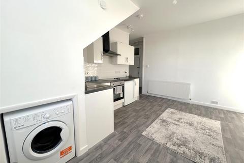 1 bedroom flat to rent, Genesta Road, Westcliff-On-Sea