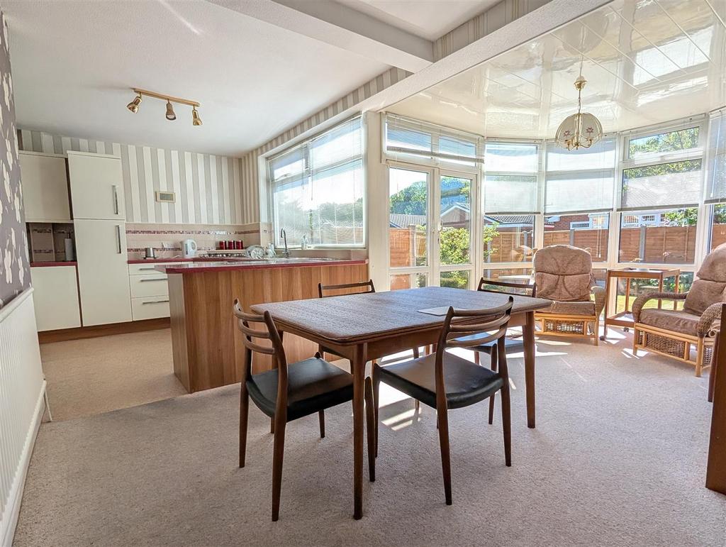 Open plan dining conservatory/kitchen