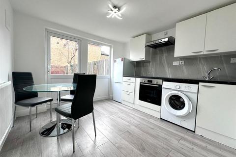 2 bedroom flat to rent, Myddleton Road, London