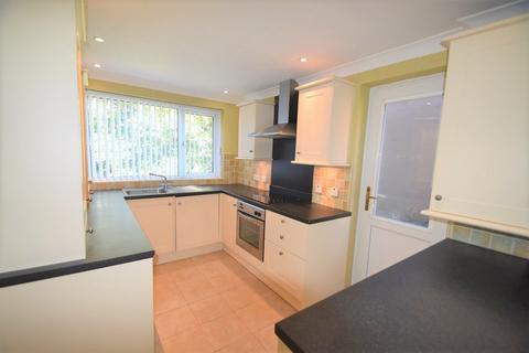 3 bedroom semi-detached house to rent, Kesteven Way, Southampton SO18