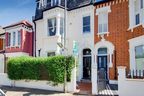 5 bedroom flat for sale, Leathwaite Road, Between the Commons, London, SW11