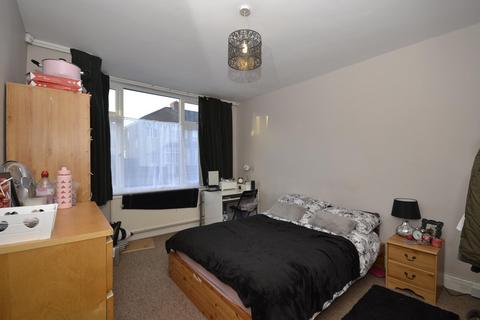 4 bedroom terraced house to rent, Keys Avenue, BRISTOL BS7