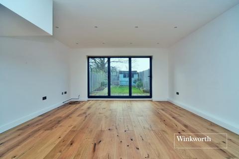 1 Mendip Close, Worcester Park, KT4 8LP