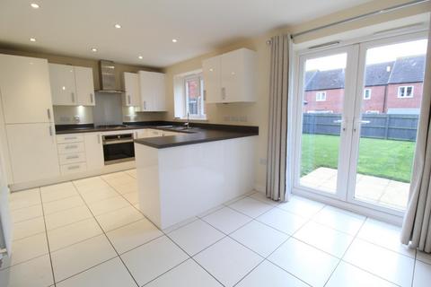 3 bedroom detached house to rent, Taylor Way, Warwick