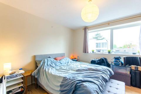 2 bedroom flat to rent, Embassy Court, N11, Bounds Green, London, N11