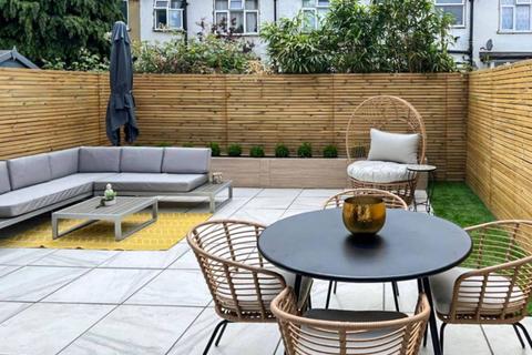 undefined, Taffy's How, Mitcham, CR4