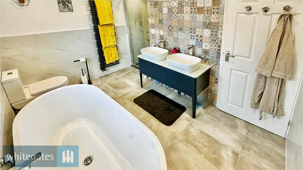 Stylish En Suite