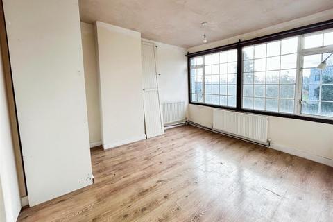 3 bedroom flat to rent, Edith Road, London