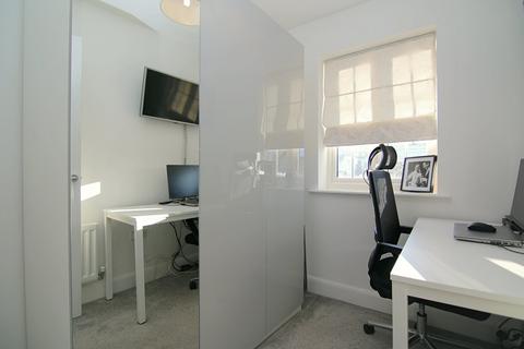 8 Apperdale, Bradford, BD10 0FB